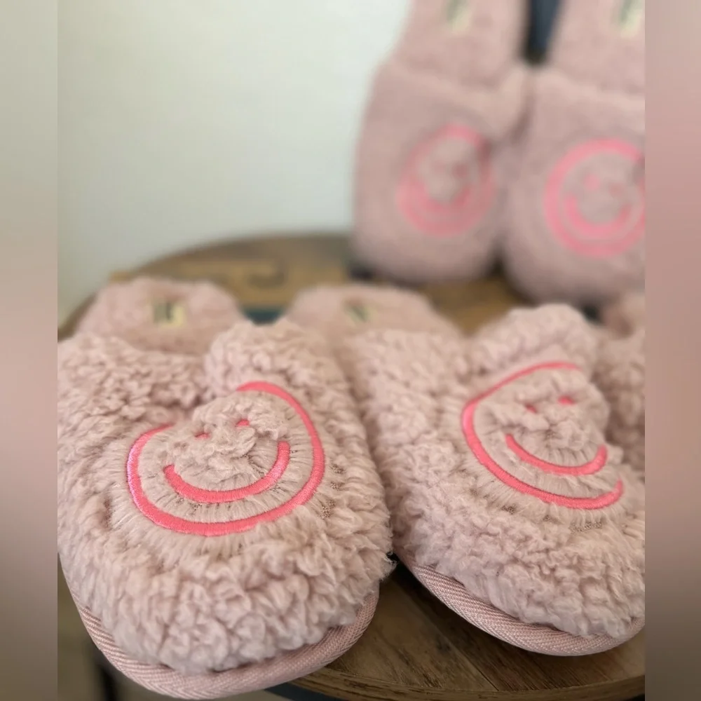Nwt Kids' Happy Face Slide Slippers dluxe by dearfoams